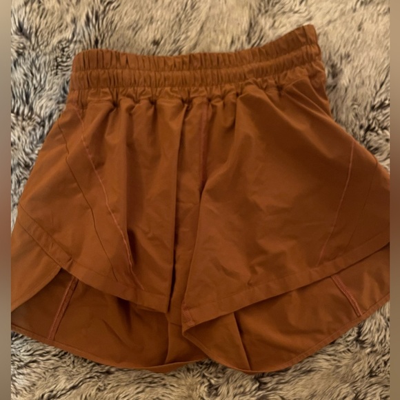 lululemon track that shorts - Picture 4 of 5